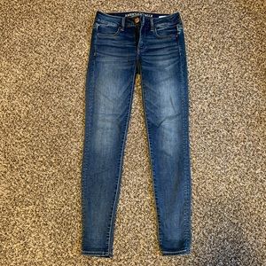 Women’s American Eagle skinny jeans